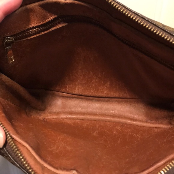 Louis Vuitton Jeune Fille Crossbody - Picture 10 of 17